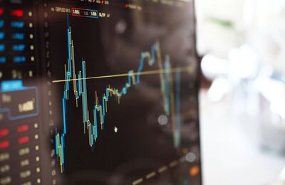 Price development shares on the computer screen